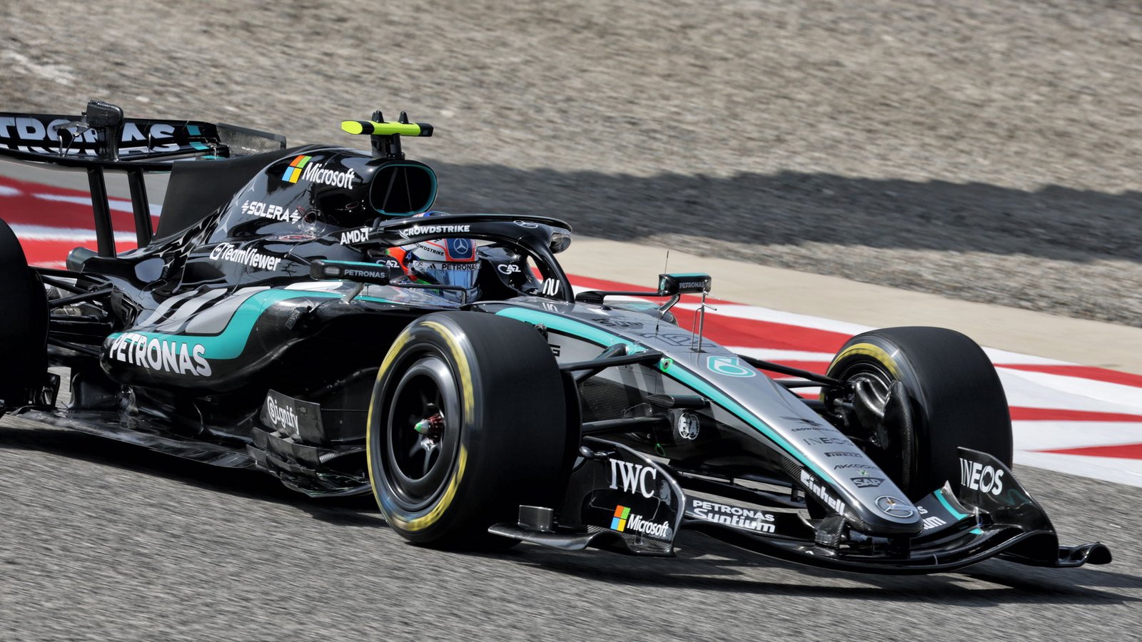 Lewis Hamilton driving the McLaren MP4-22 at the 2007 season, front three-quarter view on track